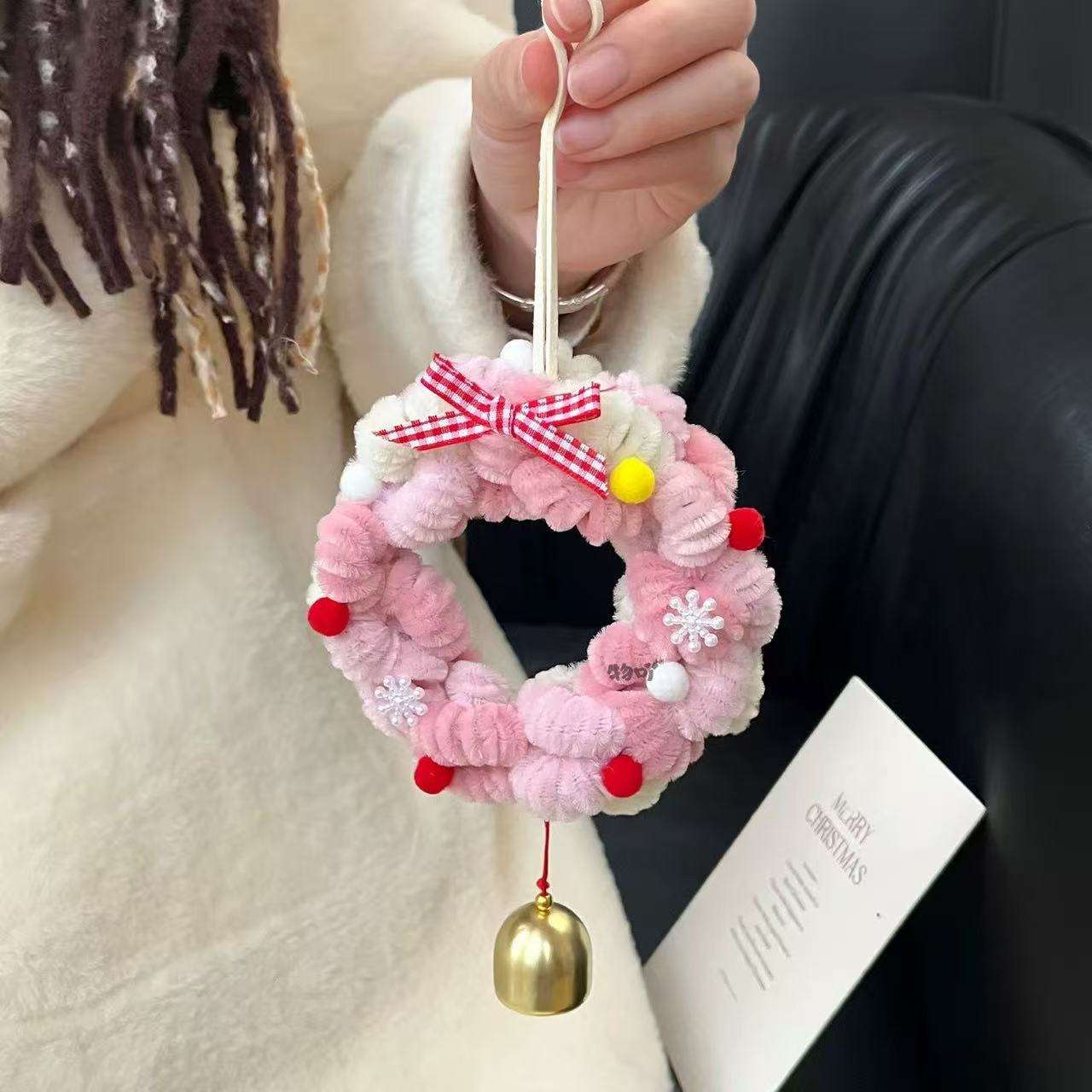 พวงหรีดคริสต์มาสสีชมพูพีช