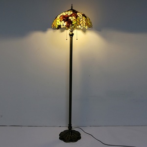 Lámpara de Pie Tiffany LongHuiJing de 16 Pulgadas con Diseño de Hoja de Arce, Vidrio Teñido Multicolor, Base de Resina, Pantalla LED, E27 - Product Image 3
