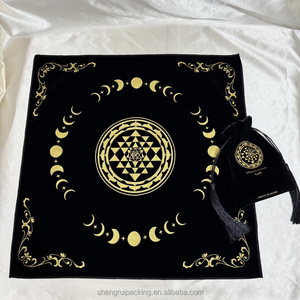 Tapete de Tarot de terciopelo negro clásico para <span class=keywords><strong>lectura</strong></span> de cartas, brujería y bolsa de almacenamiento de terciopelo para cartas de Tarot, <span class=keywords><strong>runas</strong></span>, juegos de dados - Product Image 1