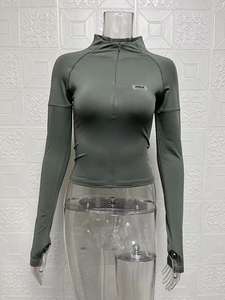 بيع بالجملة رياضية بسحاب أرجواني داكن ياقة قائمة تيشيرتات يوجا بيع بالجملة مثير نحيل قمم طويلة الأكمام للنساء - Product Image 4