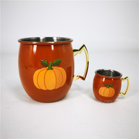 Mug à café, eau ou lait en acier inoxydable de couleur orange avec motif personnalisé imprimé UV, accompagné d'un verre à shot.