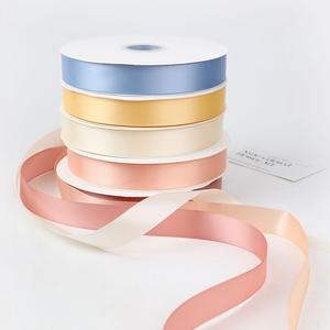 高品質 1インチ (2.5cm) シングルフェイスサテンリボン 100ヤード 無地ブルー 卒業祝いのギフトラッピングに - Product Image 4