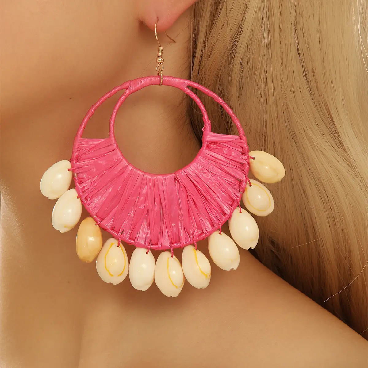Wholesale Beach Style Summer America Shell Fan-shaped Earrings Handmade Straw Raffia Grass Woven Earring Pendants For Woman