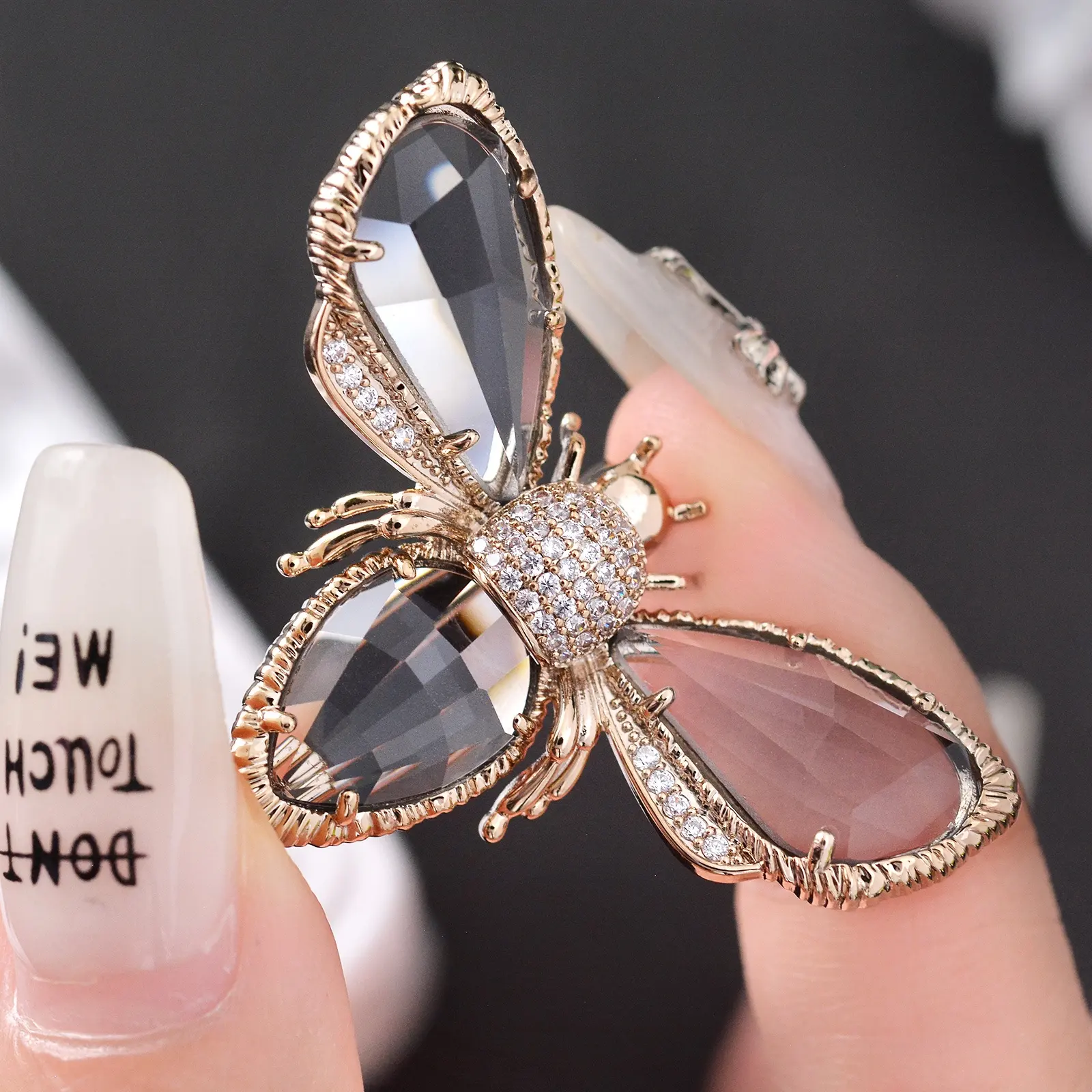 Fashion Brooch Gold Plate Cubic Zirconia Jewelry Luxury Elegant Queen Bee Designer Brooches for Women