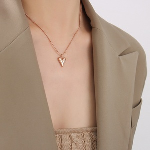 Collar con Colgante de Corazón para Mujer, Chapado en Oro, Joyería Fina de Moda, con Cadena Rolo - Regalo de Boda o Compromiso - Product Image 4