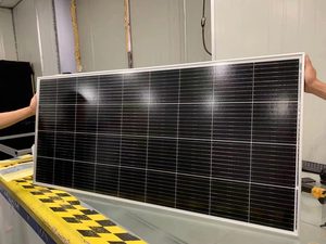 Panel Solar Monocristalino de Vidrio Flagsun de 200W con 18.61% de Eficiencia para Uso Doméstico y Comercial - Product Image 3