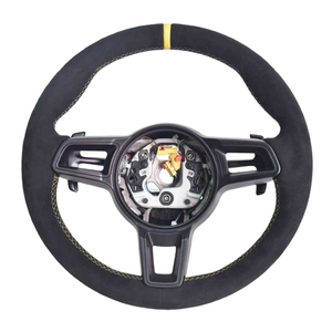 ワンランク上の運転体験を ポルシェステアリングホイール のプレミアム