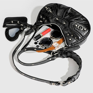 2025 best-seller <span class=keywords><strong>noir</strong></span> en cuir PU femmes <span class=keywords><strong>sac</strong></span> à bandoulière rétro Rivet Design <span class=keywords><strong>sac</strong></span> à main portefeuille accessoire sous les bras <span class=keywords><strong>sac</strong></span> plissé - Product Image 6