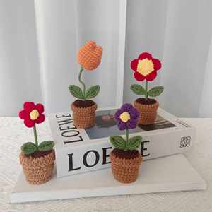 Mini pot de fleurs fait main en crochet, roses et tulipes, pour Noël, la Saint-Valentin, la fête des mères ou Halloween, idées de cadeaux - Product Image 3