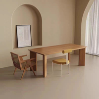 Table à manger en bois massif de style nordique simple avec pieds en bois grossier, table à manger en bois massif pour 4, 6 ou 8 personnes, table et chaises en bois massif