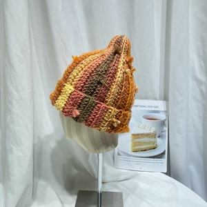 Niche Design coloré gland fil de laine chapeau d'hiver femmes Protection des oreilles contraste couleur tricoté sucette chapeau arc-en-ciel froid bonnet - Product Image 3