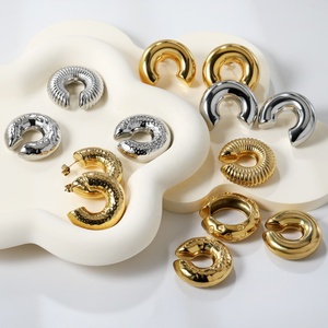 Boucles d'oreilles créoles épaisses en acier inoxydable plaqué or 18 carats, motif cercle creux en C, tendance, de haute qualité, vente en gros, à clipser - Product Image 1
