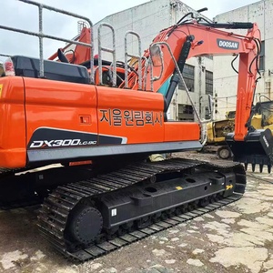 Excavatrice hydraulique d'occasion DOOSAN DX300LC-9C de 30 tonnes, de pointe, pour le déchiquetage précis des zones inondées - Product Image 2