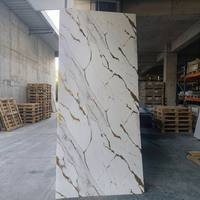 Lembaran PVC Marmer Modern Fleksibel Tahan Air Anti Lembab Tahan Api Mudah Dipasang Sendiri Desain 3D 5D Kamar Mandi Ruang Tamu Hotel