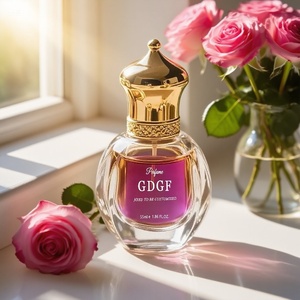 Perfume de Lujo Elegante en Botella Blanca de 55 ml, Detalles en Oro Rosa, Patrones Grabados Intrincados, Fragancia para Mujer de Larga Duración - Product Image 5