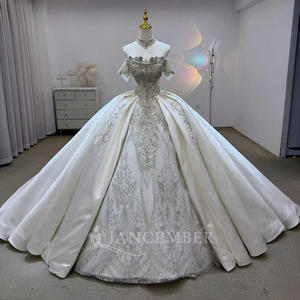 Vestidos de Novia de Satén con Cola de Capilla, Escote Barco Moderno, Apliques de Encaje de Cristal y Flores Bordadas para Niñas, Modelo JJ119 - Product Image 1