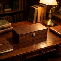 Boîte de rangement en bois avec placage foncé, doublure en velours noir, charnière et loquet en métal doré pour collection et emballage de cadeaux de luxe