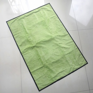 Alfombra de oración musulmana portátil de terciopelo holandés estampado antideslizante con bolsillo con cremallera. - Product Image 1