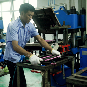 Plato de Silicona para Bebé con 3 Compartimentos, Plato de Succión de Grado Alimenticio, Libre de BPA, Apto para Bebés que Comen Solo, Apto para Lavavajillas, Juego de Vajilla - Product Image 6