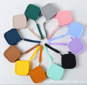 Monedero de silicona cuadrado ligero y personalizado, mini bolsa para auriculares con cremallera, ideal para viajes y compras. - Product Image 4