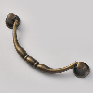 Poignée de tiroir en alliage de zinc bronze style antique, espacement des trous de 92 mm, design traditionnel, quincaillerie de meubles durable - Product Image 2