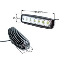 Accessoires automobiles : Barres lumineuses, feux de travail, feux de signalisation, projecteurs, feux de plaque d'immatriculation, feux LED, enjoliveurs de roue, feux de camion