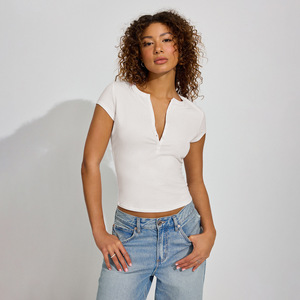 Y2K Sexy tinta unita profondo scollo a v sottile e sottile bottone moda Senior Sense t-shirt donna - Product Image 2
