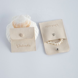 Bolsa de Embalaje de Microfibra de 8*8cm Color Albaricoque con Botón, Ideal para Regalos, Joyería, Precio Económico, Venta Caliente - Product Image 1