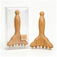 Outil de massage Gua Sha en bois de santal vert naturel, design queue de poisson, pour soulager les muscles du corps entier