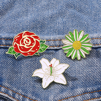 Broche en métal émaillée motif fleur mignonne (Rose rouge, Lys, Marguerite) pour vestes, jeans et sacs à dos – Vente en gros usine, prête à être expédiée