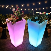 Bateau empilable lumineux en plastique rotomoulé moderne pour enfants, avec batterie rechargeable, idéal pour les aires de jeux intérieures et les parcs aquatiques