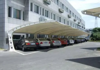 Auvent de stationnement pour voitures et bus, structure en acier durable sur mesure, toit en toile membrane PVDF imperméable, protection solaire