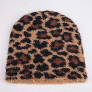 卸売カスタムロゴ付きY2k冬ヒョウ柄ジャカードふわふわニットビーニーカスタムモヘアビーニー帽子 - Product Image 2