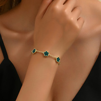 Ensemble de bijoux pour femmes, collier, bracelet et boucles d'oreilles en acier inoxydable plaqué or 18 carats, motif fleur à cinq pétales, trèfle à cinq feuilles
