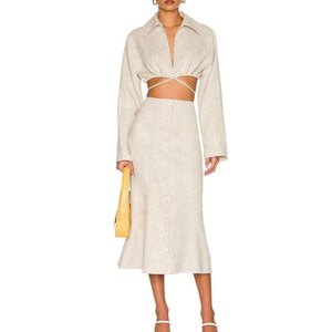 Conjunto de dos piezas de lino al por mayor: Top corto sexy con cuello en V profundo y falda de lino de talle alto estilo A para mujer - OOTD - Product Image 1