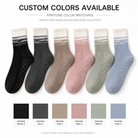 Chaussettes personnalisées brodées mignonnes en coton bambou et élasthanne, antidérapantes avec points en silicone, respirantes et à séchage rapide, idéales pour le yoga et le pilates, collection automne