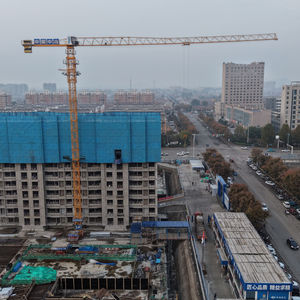 Grue à tour autoportante à tête plate Dahan QTZ80, capacité de levage de 6 tonnes, moment de levage de 80 t.m, portée de 60 m, certifiée ISO 9001 - Product Image 1