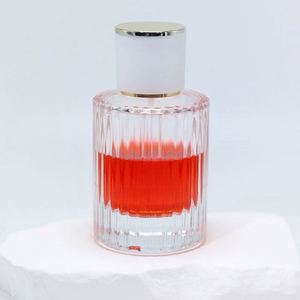 Flacon de parfum carré de luxe rechargeable en verre et aluminium de 50 ml et 100 ml avec emballage en boîte sérigraphiée OEM pour cosmétiques - Product Image 5