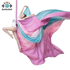 Soies aériennes Ombre 9 Yards/8,2 m, tissus aériens teints par nouage pour le yoga <span class=keywords><strong>aérien</strong></span>, l'acrobatie aérienne et les arts du <span class=keywords><strong>cirque</strong></span> - Product Image 1