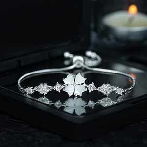 Bracelet en acier inoxydable à motif crocodile haut de gamme, vente chaude, géométrique, en acier titane, germanium, unique et élégant - Product Image 1