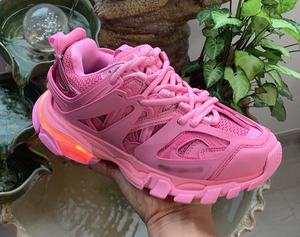 Zapatos de suela gruesa para parejas, con aumento de altura, cordones con luces LED, zapatillas de running de diseñador para hombre, zapatos de estilo de lujo para caminar - Product Image 2