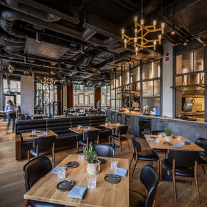 ชุดเฟอร์นิเจอร์ห้องนอนโรงแรมแบบกำหนดเองได้ ขนาดคิงไซส์ ทำจากไม้เนื้อแข็ง ดีไซน์ทันสมัย ระดับไฮเอนด์ สำหรับโรงแรมบูติกและรีสอร์ทในเมือง - Product Image 4