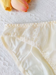 Slip Bikini da Donna Sexy in Nylon e Pizzo, Morbidi, a Vita Bassa, Traspiranti, per Uso Quotidiano - Product Image 2