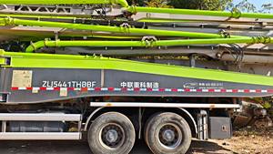 Camión Bomba de Concreto Diésel Zoomlion Usado ZLJ5441THBBF con Motor, Productividad de 180M/H y Alcance Vertical de 61.2M en Venta - Product Image 6