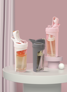 Bouteille d'eau de sport sans BPA avec paille <span class=keywords><strong>shaker</strong></span> Logo personnalisé Gym Fitness Tumbler Boisson aux fruits Articles en plastique vente en gros - Product Image 3