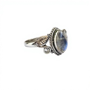 Anillo de Plata de Ley 925 con Piedra de Luna Arcoíris en Cabujón Marques, con Engaste de Bisel, Precio al por Mayor - Product Image 3