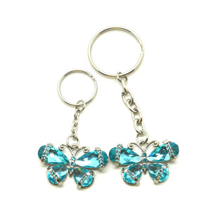 Offre Spéciale personnalisé diamant incrusté papillon porte-clés pendentif mode coloré métal porte-clés pour la décoration de sac - Product Image 2