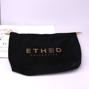 Sac à poussière en satin noir grand format avec logo personnalisé imprimé pour sac à main, cordon de serrage, promotion, pochette en satin mat et soie - Product Image 3