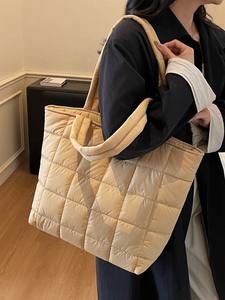 Sac fourre-tout d'hiver 2026 pour femme, grande capacité, avec fermeture éclair, broderie, sac matelassé - Product Image 5