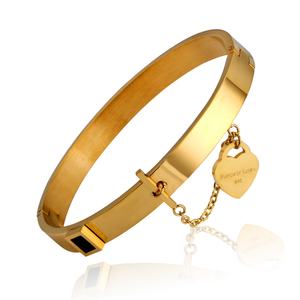 Pulsera de Cadena con Colgante en Forma de Corazón y Letra Grabada, Chapada en Oro de 18K, de Acero Inoxidable, Diseño Moderno para Mujer - Product Image 1